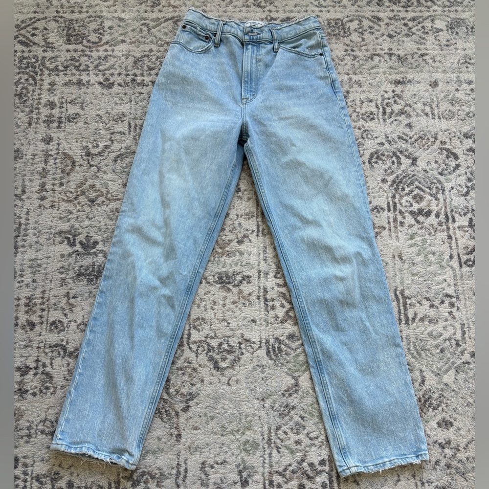 A&F Ultra High Rise 90s Straight Jean